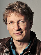 Dr. med. Harald Klumm von ZIPAT – Zentrum für initiatisch-phänomenologische Arbeit und Therapie.