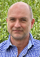 Dr. med. Harald Klumm von ZIPAT – Zentrum für initiatisch-phänomenologische Arbeit und Therapie.